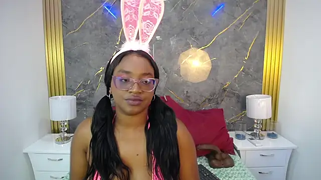 JORDAN MOOR online show from April 1, 1:41 pm