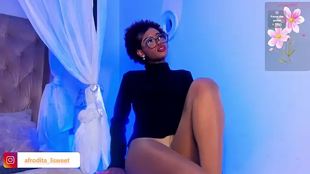 Snapshot of Afrodita_sweeet chatting on May 26, 10:50 pm Afrodita sweeet online show from May 26, 10:50 pm