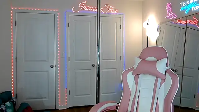 JazmineFoxx online show from May 13, 3:53 pm