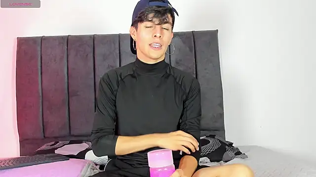 axxxel twink online show from April 16, 1:39 am