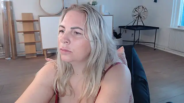 Snapshot of Amanda_Norsk chatting on March 24, 9:36 am Amanda Norsk online show from March 24, 9:36 am