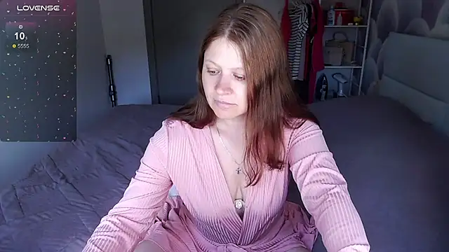 Snapshot of Aleksasamuii chatting on June 10, 8:35 am Aleksasamuii online show from June 10, 8:35 am