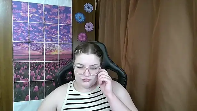 Snapshot of Teasing_Dora chatting on July 22, 12:24 am Teasing Dora online show from July 22, 12:24 am