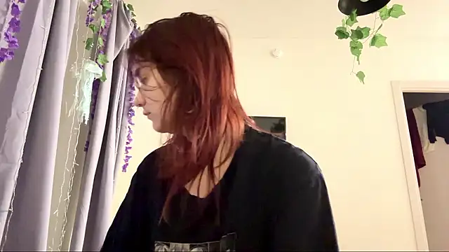 LunaMacky online show from February 8, 12:03 am