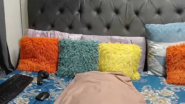 Snapshot of DickDivaXX chatting on February 20, 6:26 am DickDivaXX online show from February 20, 6:26 am