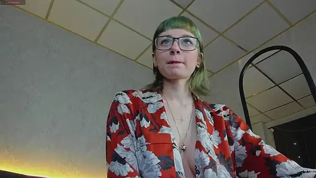 Snapshot of Scarle_Whisper chatting on February 27, 1:16 am Scarle Whisper online show from February 27, 1:16 am