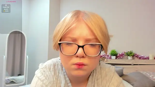 Lauraaa Smith online show from February 24, 7:28 am