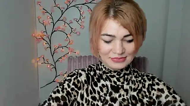 CuttieEmma online show from April 4, 6:00 am