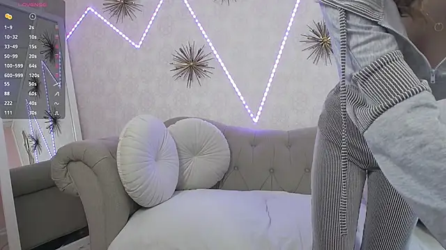 Snapshot of DreamyRosie chatting on February 2, 12:59 pm DreamyRosie online show from February 2, 12:59 pm