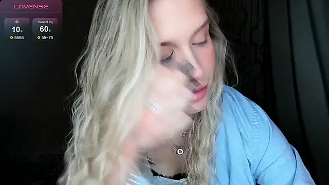 Snapshot of Elysia_kiss chatting on February 4, 5:02 am Elysia kiss online show from February 4, 5:02 am