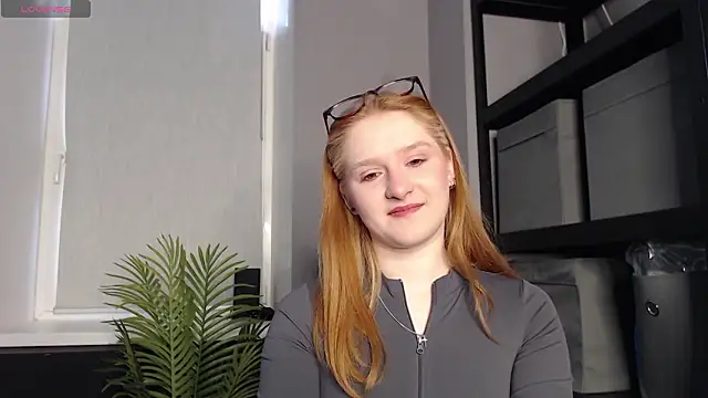 Snapshot of AmandaWatts chatting on February 21, 6:36 am AmandaWatts online show from February 21, 6:36 am