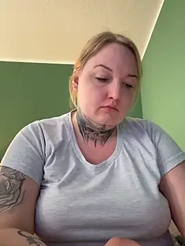 Snapshot of Lolaaxxx13 chatting on June 8, 6:08 pm Lolaaxxx13 online show from June 8, 6:08 pm