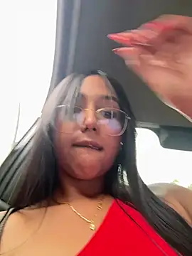 Lucianaaguzman online show from February 18, 8:16 pm