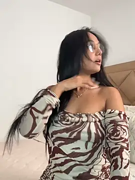 Lucianaaguzman online show from February 28, 9:05 pm