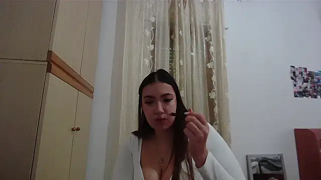 LunaVelix online show from February 7, 8:40 am