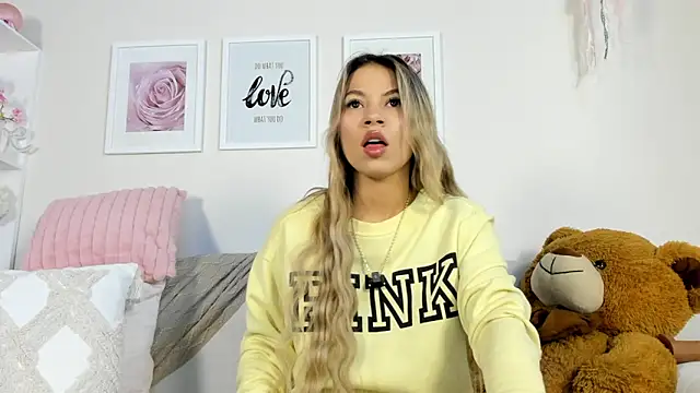 Snapshot of Mia_Rosee1 chatting on February 23, 11:24 pm Mia Rosee1 online show from February 23, 11:24 pm