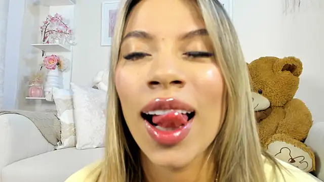 Mia Rosee1 online show from March 7, 12:40 am