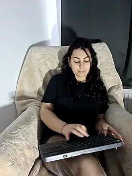 Snapshot of AbellaDesiree chatting on March 2, 7:15 am AbellaDesiree online show from March 2, 7:15 am