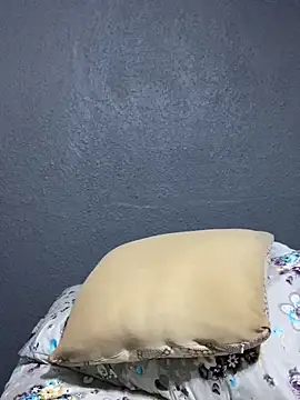 Snapshot of MeekyCurvyAss chatting on February 6, 10:02 pm MeekyCurvyAss online show from February 6, 10:02 pm