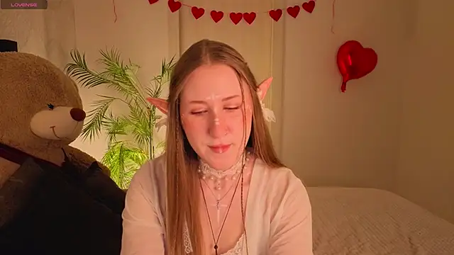 CassieReborn online show from February 17, 11:00 pm