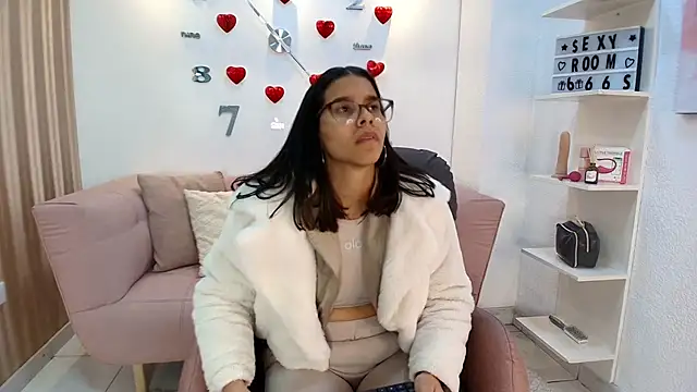 Luna Millers online show from March 4, 3:56 am