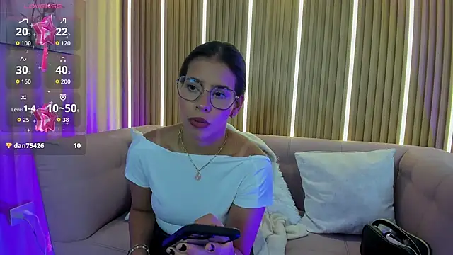 Snapshot of Luna_Millers chatting on May 19, 4:30 am Luna Millers online show from May 19, 4:30 am