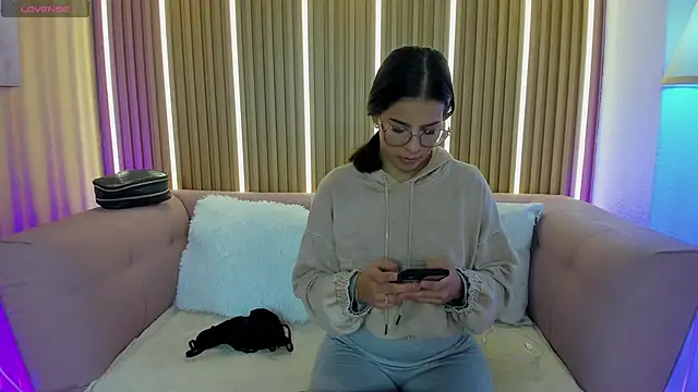 Snapshot of Luna_Millers chatting on May 26, 4:08 am Luna Millers online show from May 26, 4:08 am