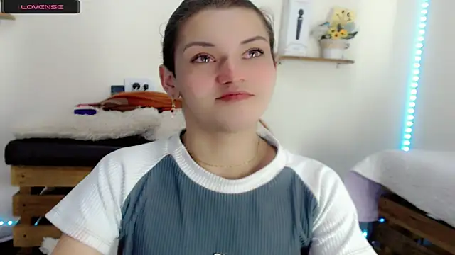 NathalialLooes online show from April 15, 5:36 am