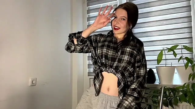 Snapshot of Sarahsolara chatting on February 18, 2:02 pm Sarahsolara online show from February 18, 2:02 pm