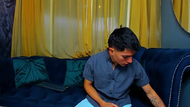 Snapshot of Aron_pulse chatting on February 10, 1:15 pm Aron pulse online show from February 10, 1:15 pm