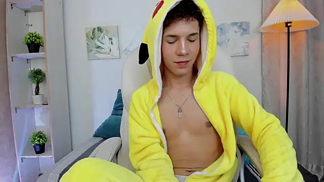 Snapshot of arlequiin_ chatting on February 4, 8:36 pm arlequiin online show from February 4, 8:36 pm