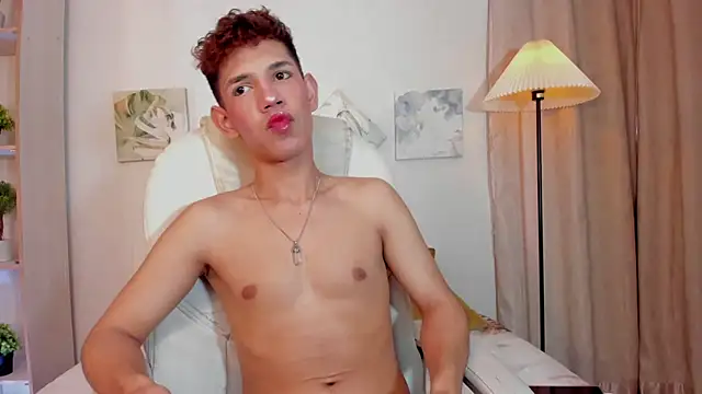 Snapshot of arlequiin_ chatting on February 6, 6:44 pm arlequiin online show from February 6, 6:44 pm