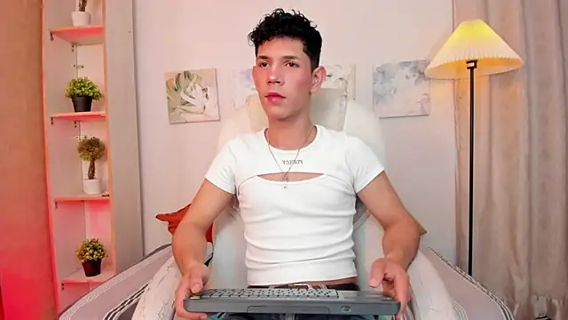 Snapshot of arlequiin_ chatting on February 10, 8:57 pm arlequiin online show from February 10, 8:57 pm