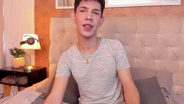 Snapshot of arlequiin_ chatting on February 19, 8:27 pm arlequiin online show from February 19, 8:27 pm