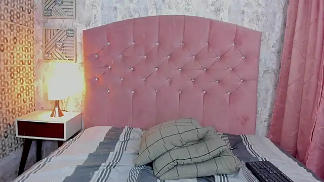 Snapshot of arlequiin_ chatting on February 22, 9:52 am arlequiin online show from February 22, 9:52 am