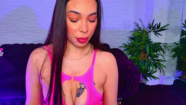 Snapshot of MollyDolley chatting on February 21, 8:10 pm MollyDolley online show from February 21, 8:10 pm