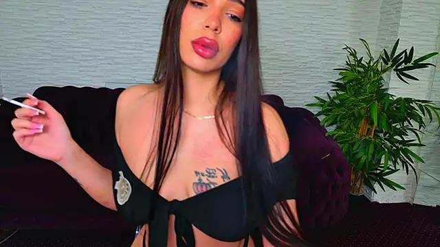 Snapshot of MollyDolley chatting on February 28, 8:21 pm MollyDolley online show from February 28, 8:21 pm