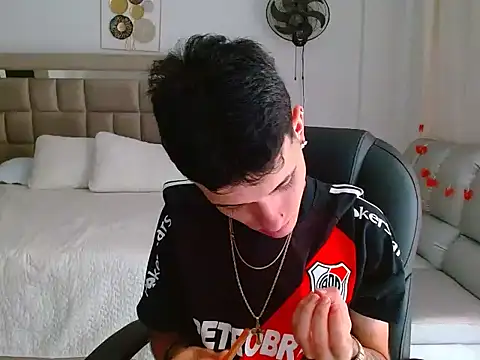 Snapshot of eroboyxox chatting on February 18, 8:16 pm eroboyxox online show from February 18, 8:16 pm