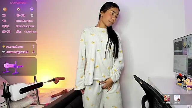 Snapshot of kaylaneee_ chatting on May 30, 12:35 pm kaylaneee online show from May 30, 12:35 pm
