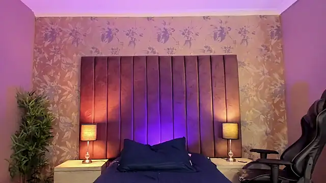 sophiegriffin online show from April 4, 1:19 pm