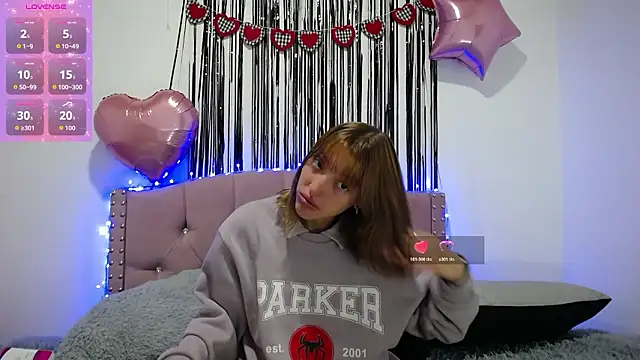 Snapshot of emily_cooper_pym chatting on February 19, 12:23 pm emily cooper pym online show from February 19, 12:23 pm