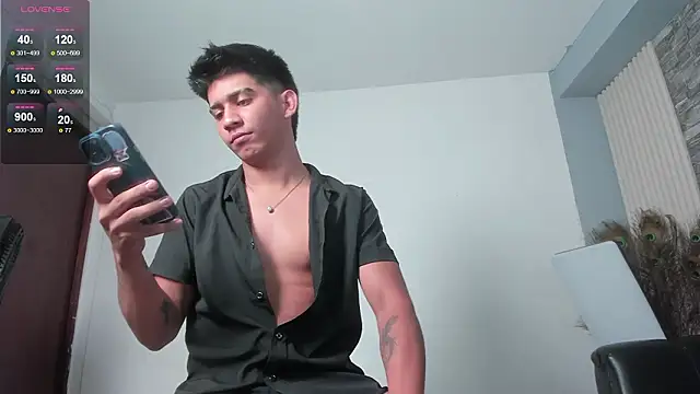 Thiago Olsen online show from February 4, 10:15 pm