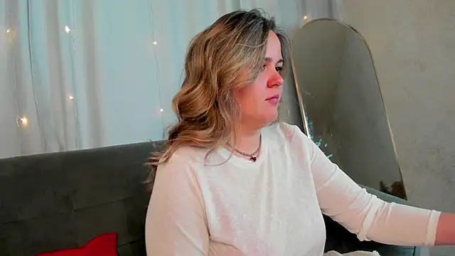 LilyBel online show from May 19, 1:11 am