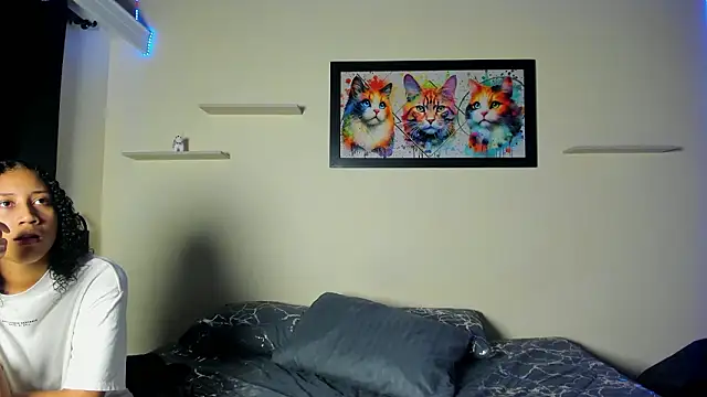 Snapshot of meredit_cris23 chatting on February 4, 4:29 am meredit cris23 online show from February 4, 4:29 am