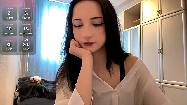 UrBabeLuna online show from February 2, 12:15 pm