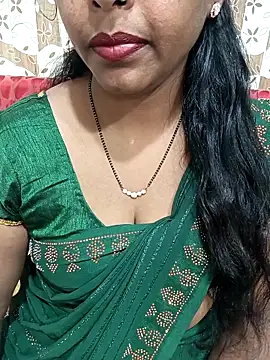 Snapshot of Parul-009 chatting on February 13, 9:05 am Parul-009 online show from February 13, 9:05 am