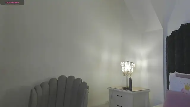 victoria martinez  online show from February 24, 11:19 am