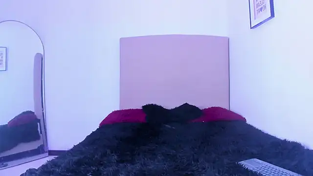 im tiffany  online show from February 19, 5:03 am