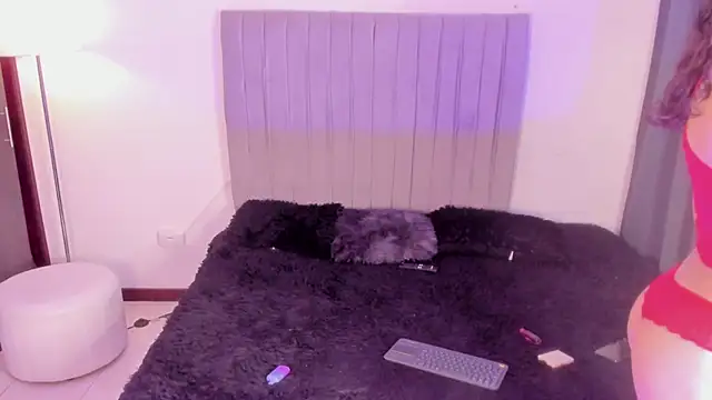 im tiffany  online show from March 2, 5:08 am