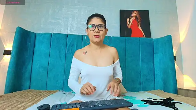 Snapshot of dulcenena_moon chatting on February 17, 11:29 am dulcenena moon online show from February 17, 11:29 am